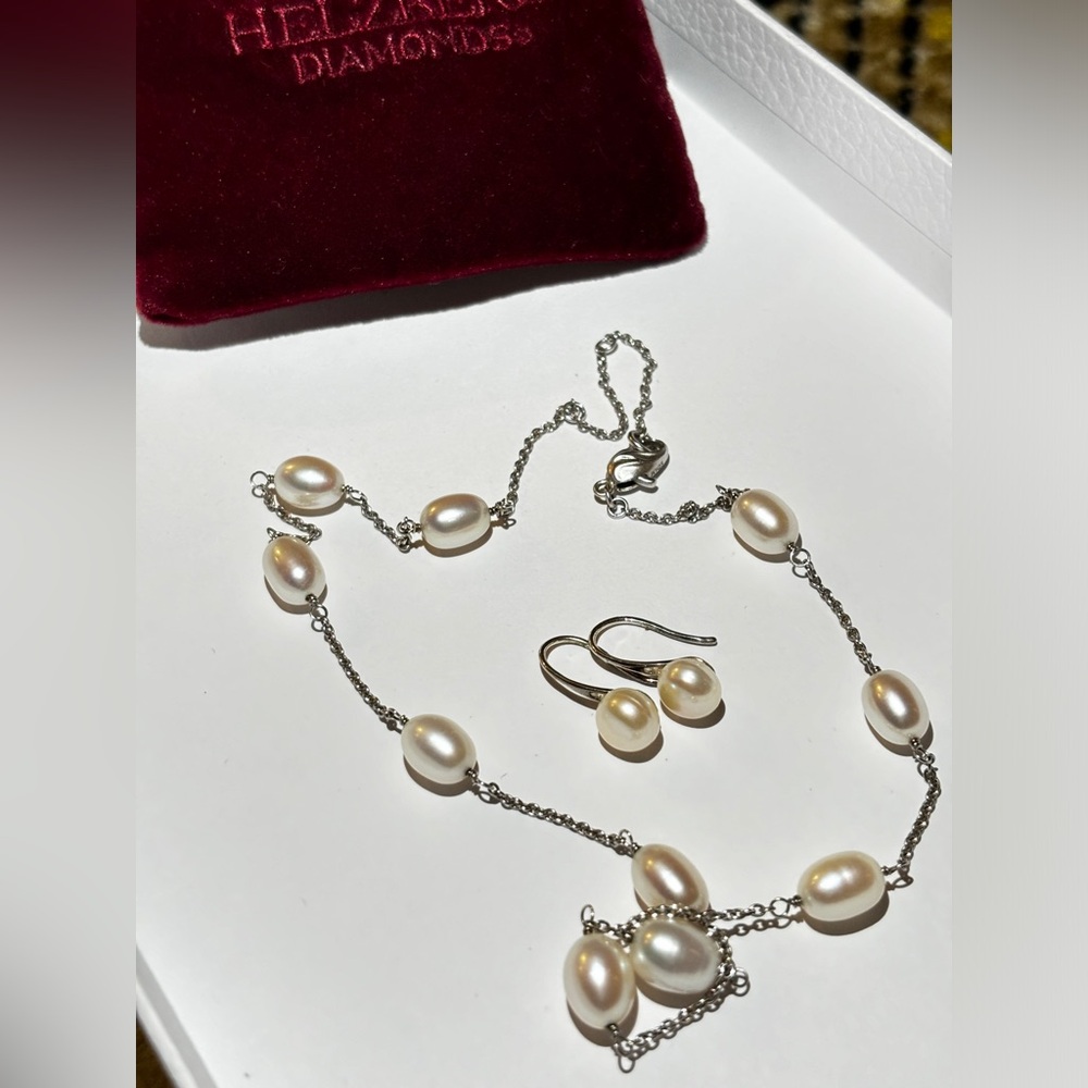 Pearl necklace